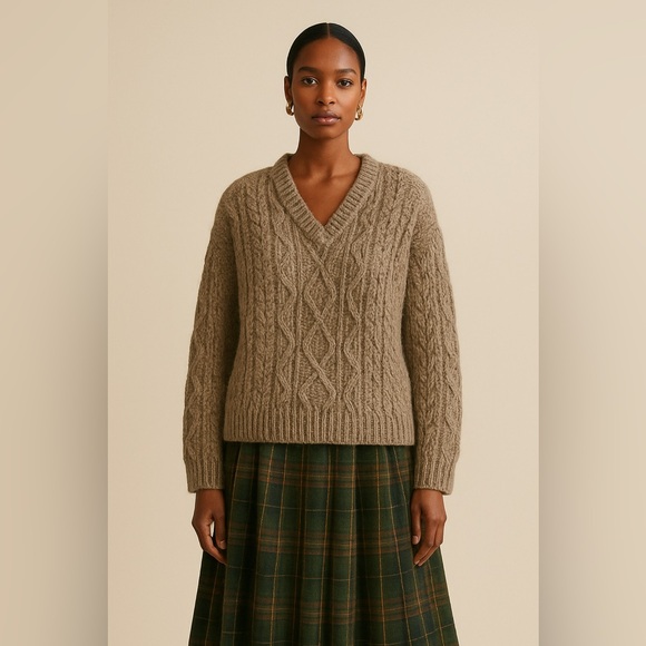 Celtic Country 100% Wool Made in Ireland Fisherman Chunky Knit V Neck Sweater M - Picture 1 of 9